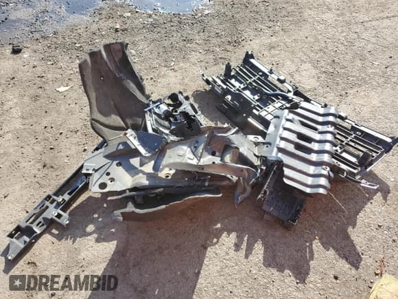 ✅ 2016 Chevrolet Silverado 2500HD LT • VIN: 1GC1KVE84GF251041 • Lot: 71860775. Wystawiony na Copart z przebiegiem Nie podano. Bezpłatny archiwum sprzedaży aukcyjnych z USA i szczegółowy raport historii pojazdu na DreamBid. Zdjęcie 12.