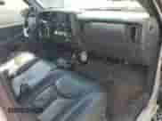 2006 Chevrolet Silverado 1500 Work Truck z VIN 3GCEC14VX6G176163, wystawiony jako Copart lot #81548865 z przebiegiem 137 783 mil mil oraz Szkoda całkowita • Salvage title. Historia ofert i sprzedaży dostępna na DreamBid. Obrazek 8.