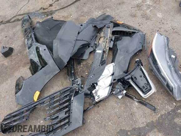 2024 Chevrolet Tahoe RST z VIN 1GNSCRKD0RR302733, wystawiony jako IAAI lot #40800083 z przebiegiem 10 597 mil mil oraz . Historia ofert i sprzedaży dostępna na DreamBid. Obrazek 12.