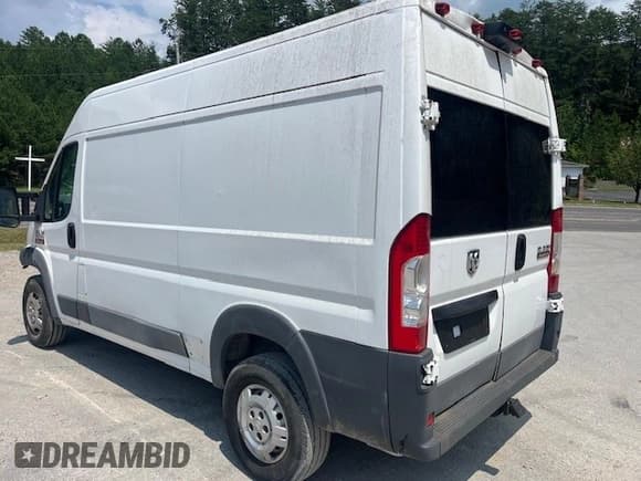 ✅ 2018 Ram ProMaster Cargo • VIN: 3C6TRVCG2JE100738 • Lot: 64111895. Wystawiony na Copart z przebiegiem 328 446 mil. Bezpłatny archiwum sprzedaży aukcyjnych z USA i szczegółowy raport historii pojazdu na DreamBid. Zdjęcie 4.