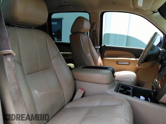 ✅ 2011 Chevrolet Suburban LT • VIN: 1GNSCJE0XBR386110 • Lot: 42717030. Listed on IAAI with 137,053 mi. Free auction sales archive from the USA and detailed vehicle history report at DreamBid. Image 5.