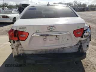 2010 Hyundai Elantra GLS z VIN KMHDU4ADXAU898580, wystawiony jako Copart lot #76984854 z przebiegiem 124 425 mil mil oraz Szkoda całkowita • Salvage title. Historia ofert i sprzedaży dostępna na DreamBid. Obrazek 6.