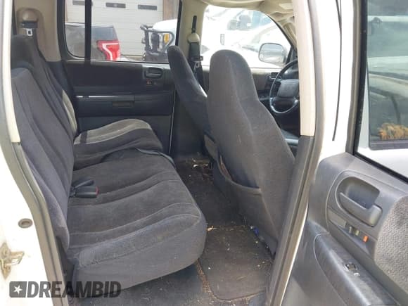 ✅ 2003 Dodge Dakota SLT • VIN: 1D7HL48X63S144573 • Lot: 42798150. Wystawiony na IAAI z przebiegiem 224 361 mil. Bezpłatny archiwum sprzedaży aukcyjnych z USA i szczegółowy raport historii pojazdu na DreamBid. Zdjęcie 8.