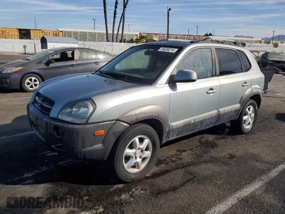 2005 Hyundai Tucson GLS z VIN KM8JN12D95U093916, wystawiony jako Copart lot #76326214 z przebiegiem 159 295 mil mil oraz Szkoda całkowita • Salvage title. Historia ofert i sprzedaży dostępna na DreamBid. Obrazek 1.