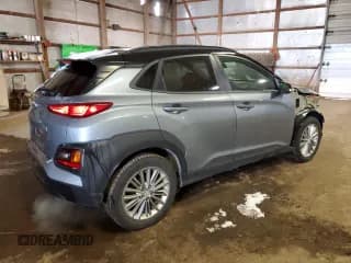 ✅ 2018 Hyundai Kona SEL • VIN: KM8K22AA4JU149362 • Лот: 38110184. Опубликован ранее на Copart с пробегом 64 222 миль. Бесплатный доступ к архиву аукционных продаж из США и подробный отчёт об истории автомобиля на DreamBid. Изображение 3.