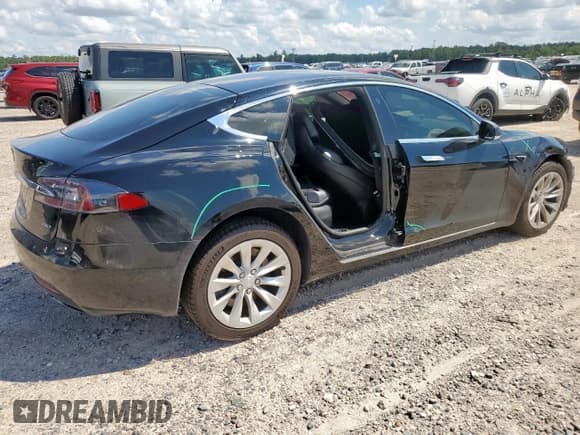 ✅ 2018 Tesla Model S 75D • VIN: 5YJSA1E22JF268749 • Lot: 68311735. Wystawiony na Copart z przebiegiem 47 716 mil. Bezpłatny archiwum sprzedaży aukcyjnych z USA i szczegółowy raport historii pojazdu na DreamBid. Zdjęcie 3.