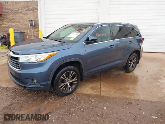 ✅ 2016 Toyota Highlander XLE • VIN: 5TDJKRFH1GS318958 • Lot: 43622980. Wystawiony na IAAI z przebiegiem 205 294 mil. Bezpłatny archiwum sprzedaży aukcyjnych z USA i szczegółowy raport historii pojazdu na DreamBid. Zdjęcie 17.