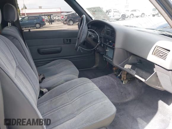 ✅ 1991 Toyota Pickup • VIN: JT4VN93D5M5016858 • Lot: 42126487. Listed on IAAI with 119,091 mi. Free auction sales archive from the USA and detailed vehicle history report at DreamBid. Image 5.