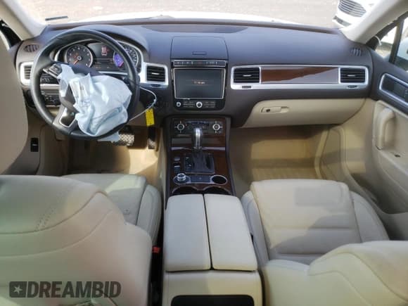 ✅ 2015 Volkswagen Touareg Sport • VIN: WVGEF9BPXFD003178 • Лот: 39514393. Опубликован ранее на Copart с пробегом 43 692 миль. Бесплатный доступ к архиву аукционных продаж из США и подробный отчёт об истории автомобиля на DreamBid. Изображение 8.