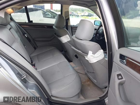 ✅ 2004 BMW 3 Series 325i • VIN: WBAET374X4NJ46094 • Lot: 42827781. Listed on IAAI with 127,783 mi. Free auction sales archive from the USA and detailed vehicle history report at DreamBid. Image 8.