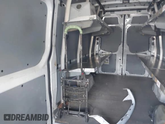 ✅ 2011 Mercedes-Benz Sprinter Cargo • VIN: WD3PE8CB2B5579732 • Lot: 42638577. Wystawiony na IAAI z przebiegiem 357 177 mil. Bezpłatny archiwum sprzedaży aukcyjnych z USA i szczegółowy raport historii pojazdu na DreamBid. Zdjęcie 7.