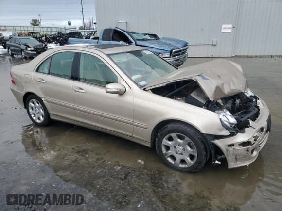 ✅ 2005 Mercedes-Benz C 320 • VIN: WDBRF84J65F586472 • Lot: 84561404. Wystawiony na Copart z przebiegiem Nie podano. Bezpłatny archiwum sprzedaży aukcyjnych z USA i szczegółowy raport historii pojazdu na DreamBid. Zdjęcie 4.