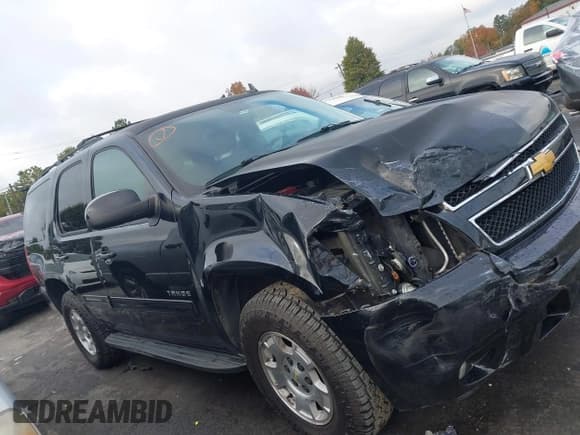 ✅ 2014 Chevrolet Tahoe LT • VIN: 1GNSCBE03ER236835 • Лот: 43563149. Опубликован ранее на IAAI с пробегом 210 260 миль. Бесплатный доступ к архиву аукционных продаж из США и подробный отчёт об истории автомобиля на DreamBid. Изображение 13.