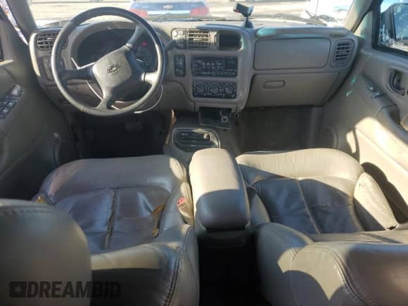 2000 Chevrolet Blazer LT z VIN 1GNDT13W8Y2241861, wystawiony jako Copart lot #41696815 z przebiegiem 128 073 mil mil oraz Szkoda całkowita • Salvage title. Historia ofert i sprzedaży dostępna na DreamBid. Obrazek 8.