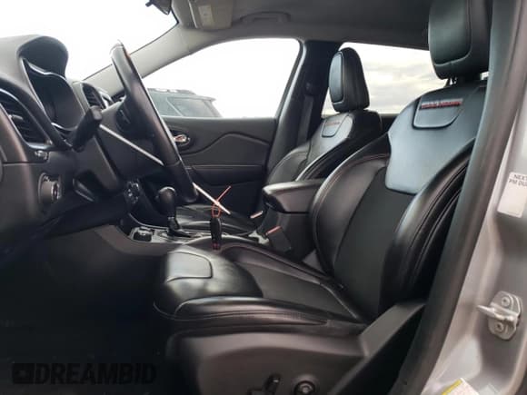 ✅ 2020 Jeep Cherokee Trailhawk Elite • VIN: 1C4PJMBX0LD515316 • Lot: 79869484. Listed on Copart with 89,624 mi. Free auction sales archive from the USA and detailed vehicle history report at DreamBid. Image 7.