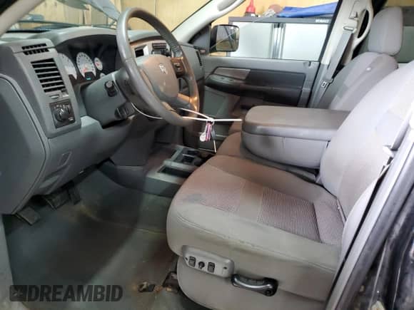 2008 Dodge 1500 SXT z VIN 3D7KS19D58G136703, wystawiony jako Copart lot #45392965 z przebiegiem 97 001 mil mil oraz Czysty tytuł • Clean title. Historia ofert i sprzedaży dostępna na DreamBid. Obrazek 7.