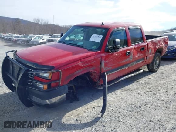 ✅ 2006 Chevrolet Silverado 2500HD LT3 • VIN: 1GCHK23D46F270846 • Lot: 41395200. Wystawiony na IAAI z przebiegiem 213 315 mil. Bezpłatny archiwum sprzedaży aukcyjnych z USA i szczegółowy raport historii pojazdu na DreamBid. Zdjęcie 6.