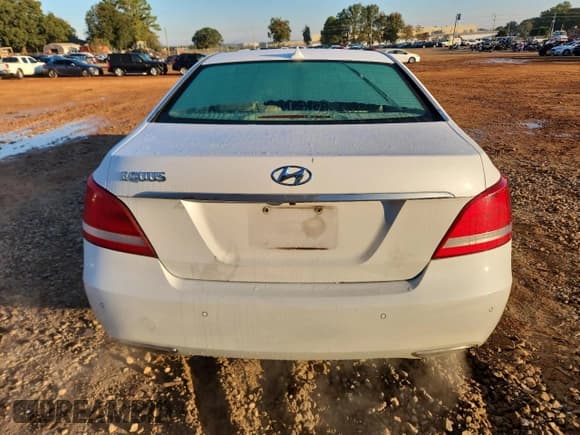 ✅ 2014 Hyundai Equus Signature • VIN: KMHGH4JH9EU082051 • Lot: 90737795. Listed on Copart with 123,146 mi. Free auction sales archive from the USA and detailed vehicle history report at DreamBid. Image 6.