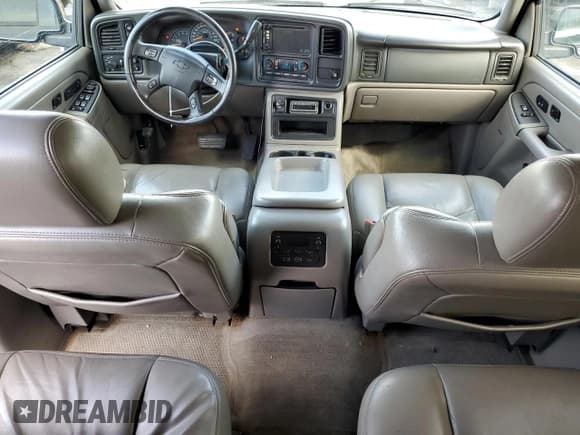 ✅ 2005 Chevrolet Suburban LT • VIN: 3GNFK16Z85G196392 • Лот: 86406054. Опубликован ранее на Copart с пробегом 223 361 миль. Бесплатный доступ к архиву аукционных продаж из США и подробный отчёт об истории автомобиля на DreamBid. Изображение 8.