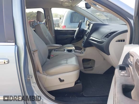 ✅ 2013 Chrysler Town & Country Touring L • VIN: 2C4RC1CG7DR564883 • Лот: 43210582. Опубликован ранее на IAAI с пробегом 150 400 миль. Бесплатный доступ к архиву аукционных продаж из США и подробный отчёт об истории автомобиля на DreamBid. Изображение 5.