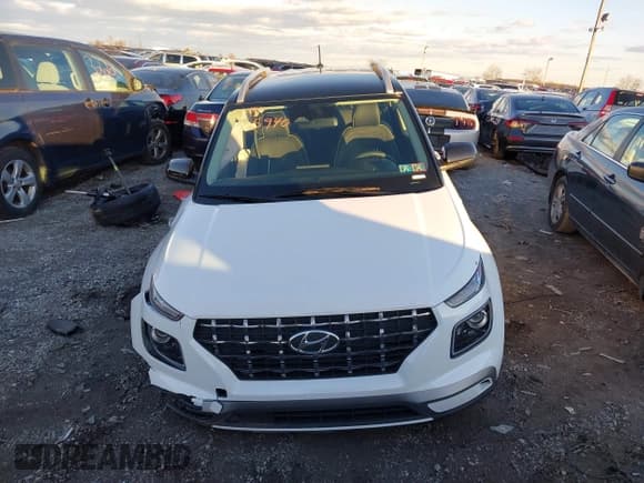 ✅ 2024 Hyundai Venue SEL • VIN: KMHRC8A39RU327634 • Lot: 41185940. Listed on IAAI with 1,486 mi. Free auction sales archive from the USA and detailed vehicle history report at DreamBid. Image 12.