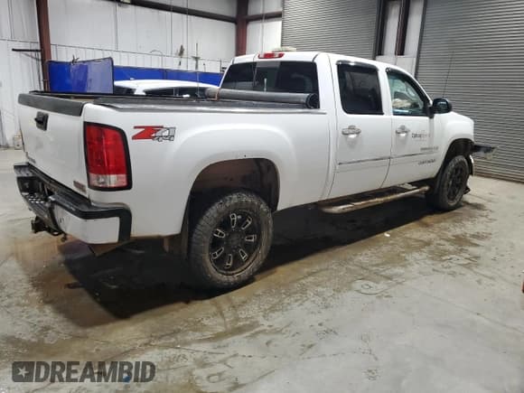✅ 2012 GMC Sierra 2500HD Denali • VIN: 1GT125EGXCF117197 • Lot: 81597294. Wystawiony na Copart z przebiegiem 231 104 mil. Bezpłatny archiwum sprzedaży aukcyjnych z USA i szczegółowy raport historii pojazdu na DreamBid. Zdjęcie 3.
