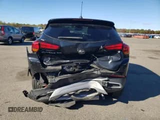 ✅ 2023 Buick Encore GX Preferred • VIN: KL4MMCSL4PB164732 • Lot: 82692035. Wystawiony na Copart z przebiegiem 17 266 mil. Bezpłatny archiwum sprzedaży aukcyjnych z USA i szczegółowy raport historii pojazdu na DreamBid. Zdjęcie 6.