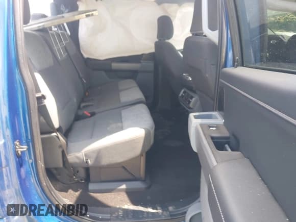 ✅ 2022 Ford F-150 XL • VIN: 1FTFW1E88NKD97983 • Lot: 42827622. Wystawiony na IAAI z przebiegiem 86 393 mil. Bezpłatny archiwum sprzedaży aukcyjnych z USA i szczegółowy raport historii pojazdu na DreamBid. Zdjęcie 8.