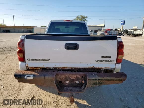 ✅ 2003 Chevrolet Silverado 2500HD LS • VIN: 1GCHK29U63E102926 • Lot: 92466165. Wystawiony na Copart z przebiegiem 165 955 mil. Bezpłatny archiwum sprzedaży aukcyjnych z USA i szczegółowy raport historii pojazdu na DreamBid. Zdjęcie 6.