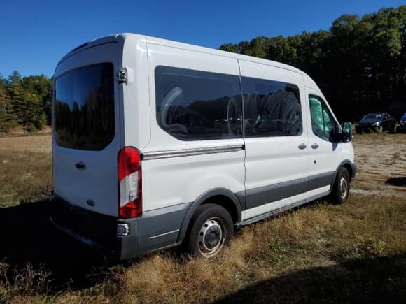 ✅ 2016 Ford Transit Cargo • VIN: 1FTYE1CM2GKB29171 • Lot: 80391025. Wystawiony na Copart z przebiegiem 279 580 mil. Bezpłatny archiwum sprzedaży aukcyjnych z USA i szczegółowy raport historii pojazdu na DreamBid. Zdjęcie 3.