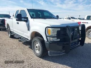 ✅ 2017 Ford F-250 XLT • VIN: 1FT7X2B6XHEC15794 • Lot: 43143352. Wystawiony na IAAI z przebiegiem 134 046 mil. Bezpłatny archiwum sprzedaży aukcyjnych z USA i szczegółowy raport historii pojazdu na DreamBid. Zdjęcie 1.
