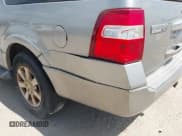 ✅ 2009 Ford Expedition Max SSV • VIN: 1FMFK155X9LA03932 • Lot: 42770594. Wystawiony na IAAI z przebiegiem 151 968 mil. Bezpłatny archiwum sprzedaży aukcyjnych z USA i szczegółowy raport historii pojazdu na DreamBid. Zdjęcie 15.