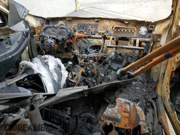 2024 Dodge Hornet R/T z VIN ZACPDFCW5R3A32687, wystawiony jako Copart lot #67364065 z przebiegiem Nie podano mil oraz Nie do naprawy • Non repairable. Historia ofert i sprzedaży dostępna na DreamBid. Obrazek 8.