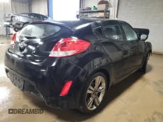 ✅ 2016 Hyundai Veloster • VIN: KMHTC6ADXGU281070 • Lot: 80631974. Wystawiony na Copart z przebiegiem 106 600 mil. Bezpłatny archiwum sprzedaży aukcyjnych z USA i szczegółowy raport historii pojazdu na DreamBid. Zdjęcie 3.