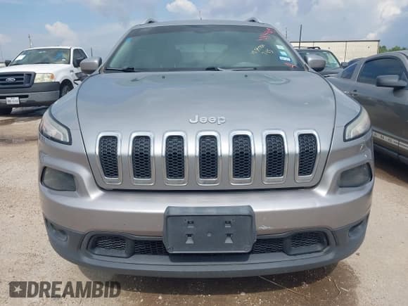 ✅ 2016 Jeep Cherokee Latitude • VIN: 1C4PJLCS5GW287269 • Lot: 42844019. Wystawiony na IAAI z przebiegiem 186 468 mil. Bezpłatny archiwum sprzedaży aukcyjnych z USA i szczegółowy raport historii pojazdu na DreamBid. Zdjęcie 12.