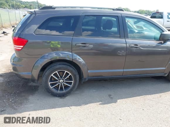 ✅ 2018 Dodge Journey SE • VIN: 3C4PDCAB2JT443338 • Lot: 43000435. Wystawiony na IAAI z przebiegiem 117 483 mil. Bezpłatny archiwum sprzedaży aukcyjnych z USA i szczegółowy raport historii pojazdu na DreamBid. Zdjęcie 17.