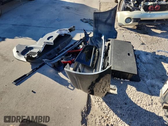 ✅ 2018 Nissan Pathfinder SV • VIN: 5N1DR2MM7JC668020 • Lot: 92021465. Wystawiony na Copart z przebiegiem 97 577 mil. Bezpłatny archiwum sprzedaży aukcyjnych z USA i szczegółowy raport historii pojazdu na DreamBid. Zdjęcie 13.