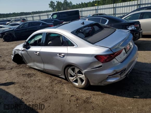 ✅ 2022 Audi A3 Premium • VIN: WAUAUDGY2NA075731 • Лот: 57587303. Опубликован ранее на Copart с пробегом 3 536 миль. Бесплатный доступ к архиву аукционных продаж из США и подробный отчёт об истории автомобиля на DreamBid. Изображение 2.