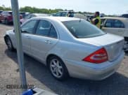 ✅ 2001 Mercedes-Benz C 230/260/280/320 • VIN: WDBRF61J21F090703 • Lot: 39143746. Wystawiony na IAAI z przebiegiem 123 812 mil. Bezpłatny archiwum sprzedaży aukcyjnych z USA i szczegółowy raport historii pojazdu na DreamBid. Zdjęcie 3.