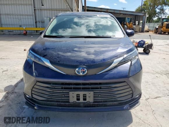 ✅ 2025 Toyota Sienna XLE • VIN: 5TDYRKEC2SS244756 • Lot: 80500735. Listed on Copart with 7,044 mi. Free auction sales archive from the USA and detailed vehicle history report at DreamBid. Image 5.