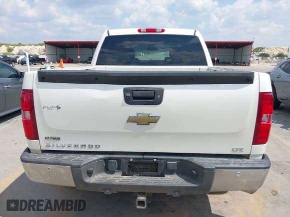 ✅ 2011 Chevrolet Silverado 1500 LTZ • VIN: 3GCPKTE33BG175970 • Lot: 43252945. Wystawiony na IAAI z przebiegiem 243 325 mil. Bezpłatny archiwum sprzedaży aukcyjnych z USA i szczegółowy raport historii pojazdu na DreamBid. Zdjęcie 17.