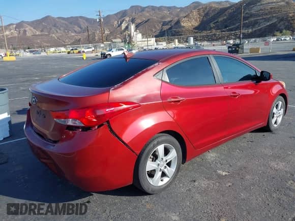 2013 Hyundai Elantra GLS z VIN 5NPDH4AE9DH365524, wystawiony jako IAAI lot #43351615 z przebiegiem 121 616 mil mil oraz . Historia ofert i sprzedaży dostępna na DreamBid. Obrazek 4.