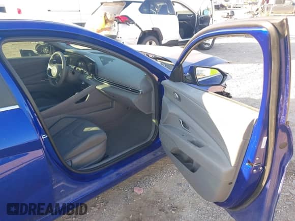 2024 Hyundai Elantra SEL with VIN KMHLS4DGXRU761707, listed as a IAAI auction lot 43002298 with 15,220 mi miles and . Bid and sale history available at DreamBid. Image 5.