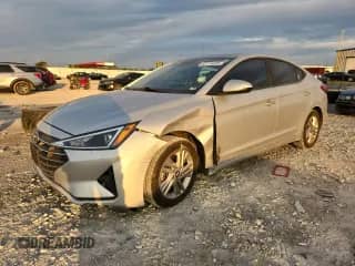 2019 Hyundai Elantra SEL с VIN 5NPD84LF1KH408224, выставлен на аукционе Copart как лот 62214335 с пробегом 106 793 миль миль и Списание • Salvage title. История ставок и продаж доступна на DreamBid. Изображение 1.