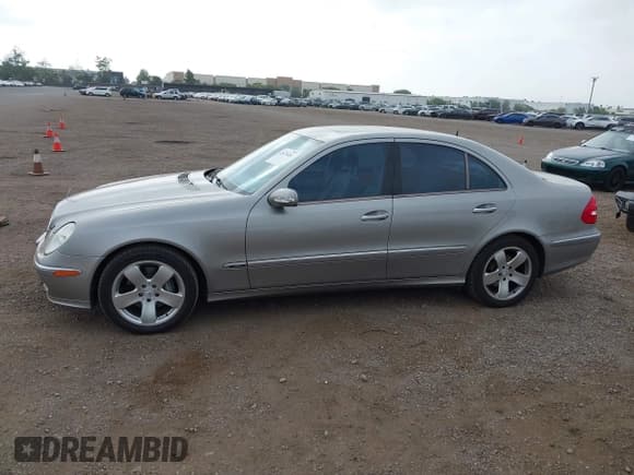 ✅ 2003 Mercedes-Benz E 500 • VIN: WDBUF70J63A238725 • Lot: 42475426. Listed on IAAI with 132,865 mi. Free auction sales archive from the USA and detailed vehicle history report at DreamBid. Image 15.