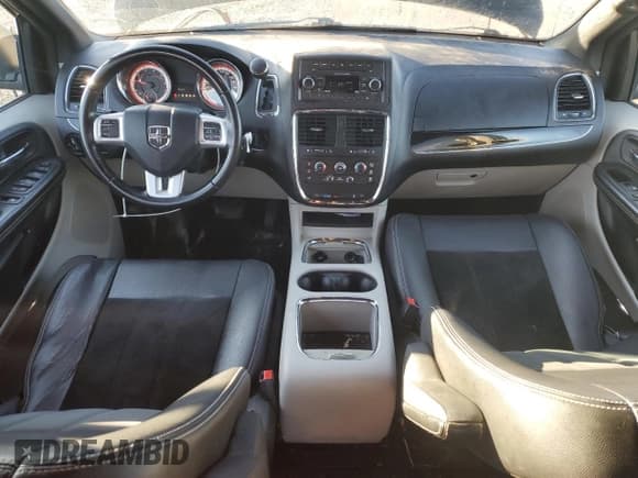 ✅ 2018 Dodge Grand Caravan SE • VIN: 2C4RDGBG4JR329371 • Lot: 90029535. Wystawiony na Copart z przebiegiem 161 325 mil. Bezpłatny archiwum sprzedaży aukcyjnych z USA i szczegółowy raport historii pojazdu na DreamBid. Zdjęcie 8.