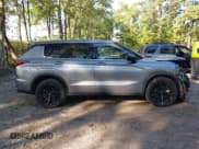 ✅ 2023 Mitsubishi Outlander SE • VIN: JA4J4UA86PZ020886 • Lot: 43242844. Wystawiony na IAAI z przebiegiem 49 805 mil. Bezpłatny archiwum sprzedaży aukcyjnych z USA i szczegółowy raport historii pojazdu na DreamBid. Zdjęcie 13.