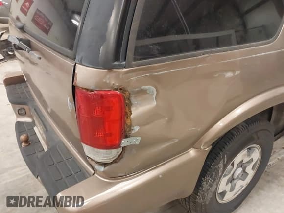 ✅ 2004 Chevrolet Blazer LS • VIN: 1GNDT13X94K133526 • Lot: 41582292. Wystawiony na IAAI z przebiegiem 177 686 mil. Bezpłatny archiwum sprzedaży aukcyjnych z USA i szczegółowy raport historii pojazdu na DreamBid. Zdjęcie 12.