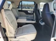 ✅ 2021 Lincoln Navigator Black Label • VIN: 5LMJJ3TT3MEL03929 • Лот: 88942155. Опубликован ранее на Copart с пробегом 55 633 миль. Бесплатный доступ к архиву аукционных продаж из США и подробный отчёт об истории автомобиля на DreamBid. Изображение 11.