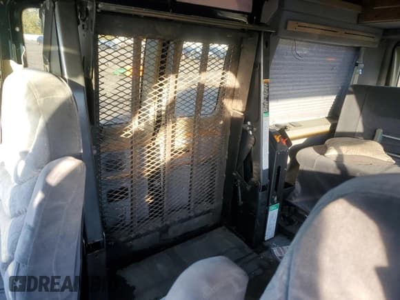 ✅ 2000 Ford Econoline Cargo Recreational • VIN: 1FDPE24L7YHB24890 • Лот: 93262295. Опубликован ранее на Copart с пробегом 95 113 миль. Бесплатный доступ к архиву аукционных продаж из США и подробный отчёт об истории автомобиля на DreamBid. Изображение 11.